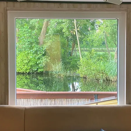 度假居 Bootshaus Am Inselseekanal 居斯特罗